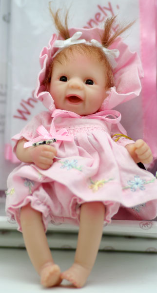 2021秋冬新作】 ワールドグッドグッズLife-Size Merry Christmas, Emily Doll With Ted 赤ちゃん人形  ベビードール